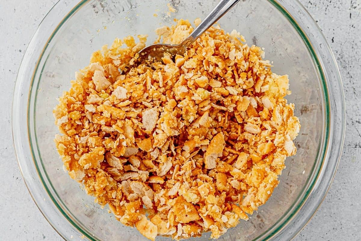 crushed ritz crackers with garlic powder and melted butter in a glass bowl