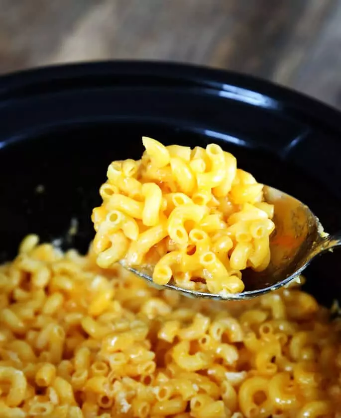 Macaroni and cheese beings cooped out of crock pot