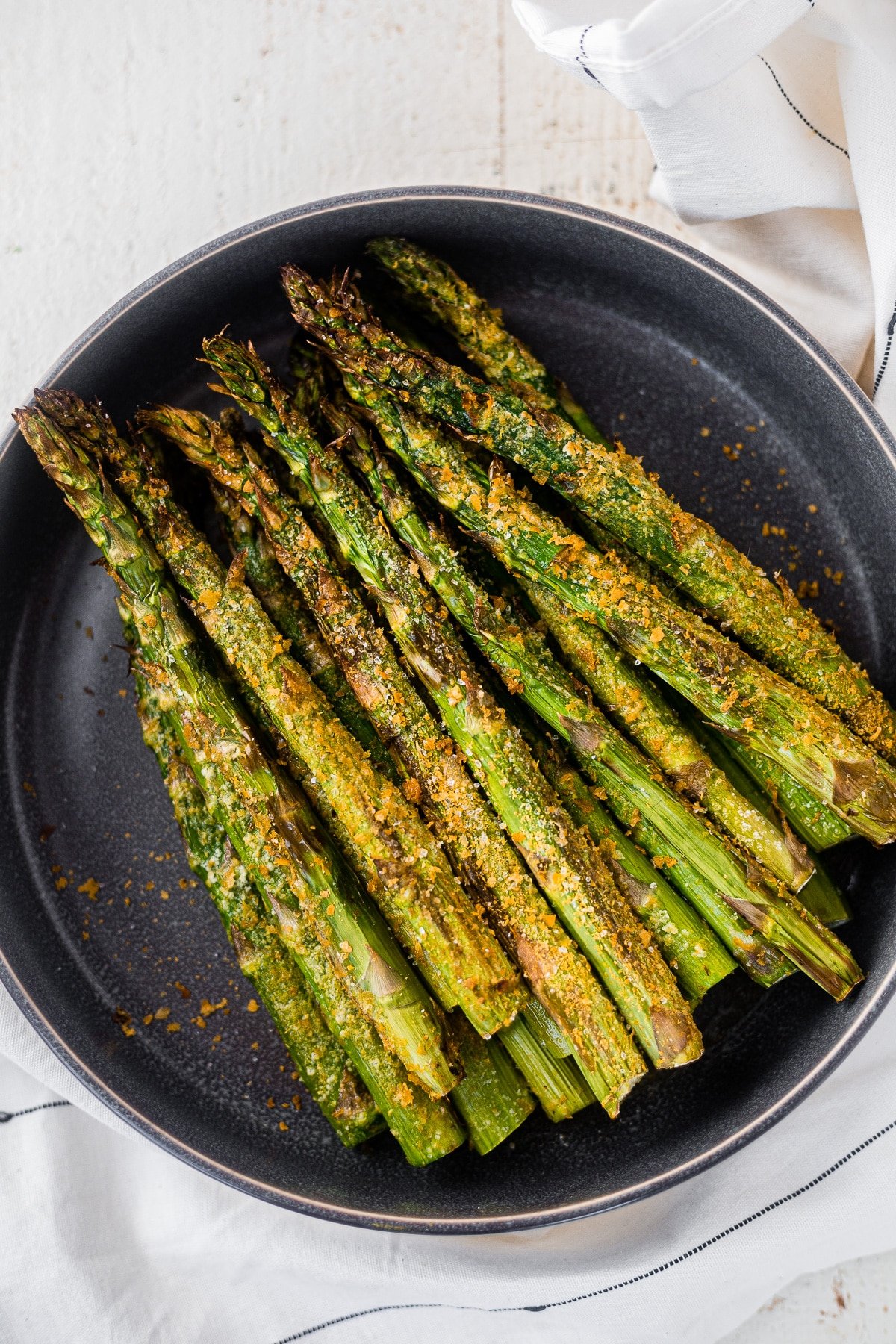 a pound of air fryer asparagus in a gray serving bowl